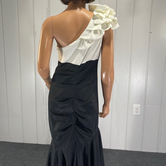 *Xscape by Joanna Chen Women's Black & White One Shoulder Dress Sz S - Picture 8 of 14